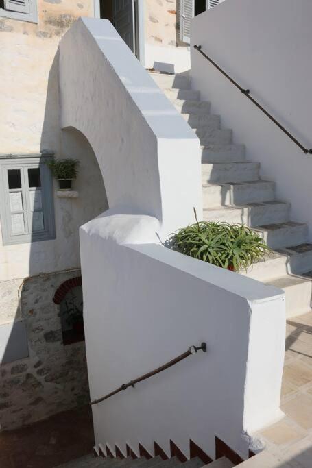 Christina'S Stone House Apartment Hydra  Exteriér fotografie